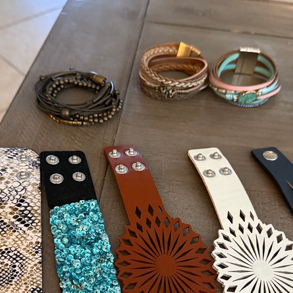 Lot of 34 Paparazzi Colorful Bracelet Collection - Picture 6 of 7